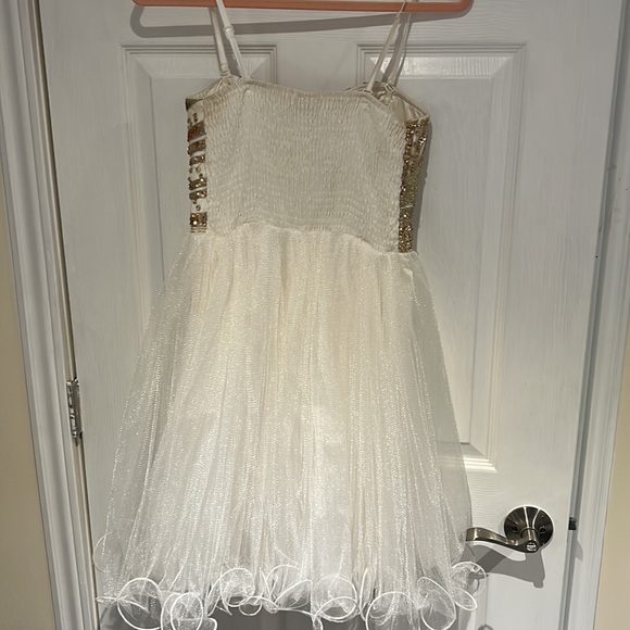 Beautiful medium dress - Picture 4 of 4